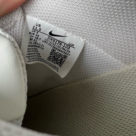 Nike Men's White and Tan Athletic Shoes - Picture 12 of 12